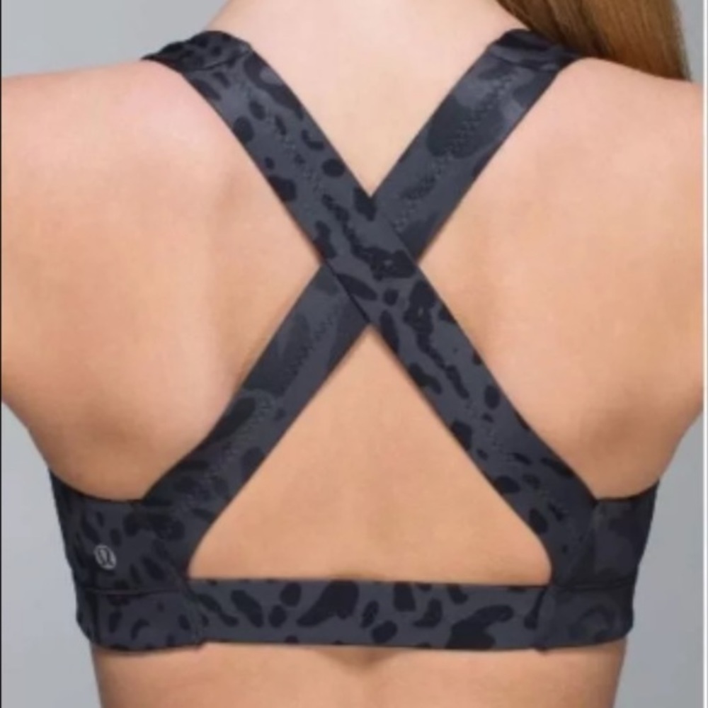 Lululemon in a flash sports bra 2 black gray